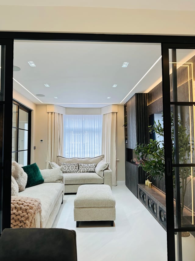 styled-home-studios-hainault-home-2