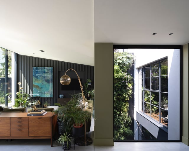 styled-home-studios-disco-dramatic-n2-2.jpg
