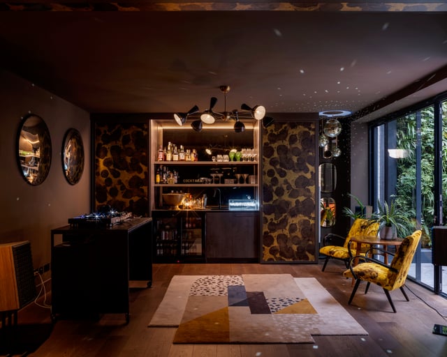 styled-home-studios-disco-dramatic-n2-4.jpg