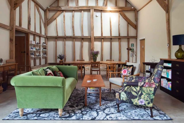 styled-home-studios-black-barn-gu28-3