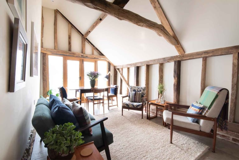 styled-home-studios-black-barn-gu28-4