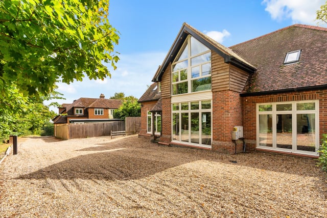 styled-home-studios-bucks-country-house-sl7-3