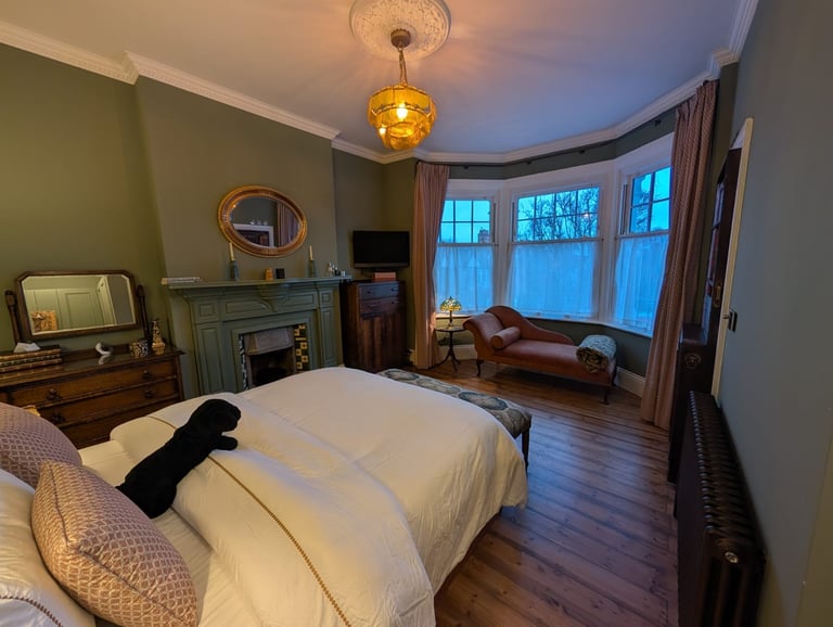 styled-home-studios-charming-family-home-nw10-5