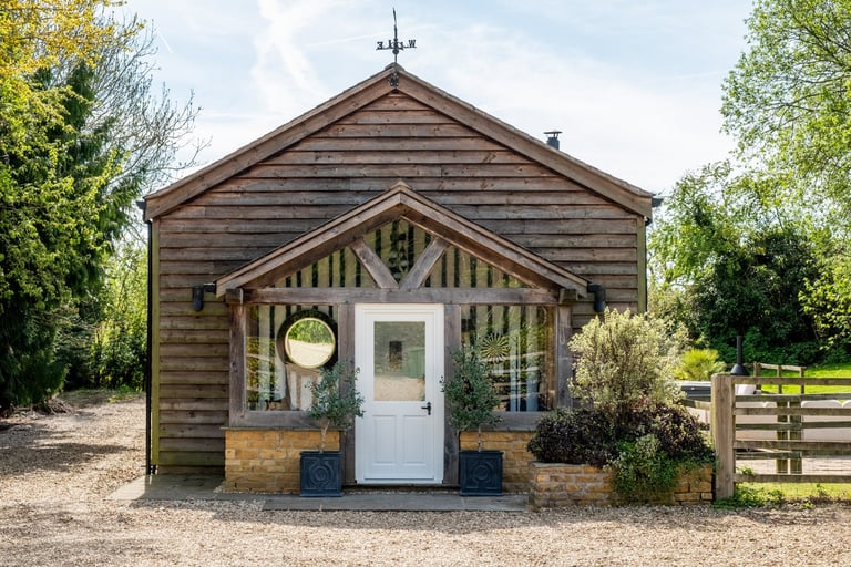 styled-home-studios-chic-country-retreat-gl55-5