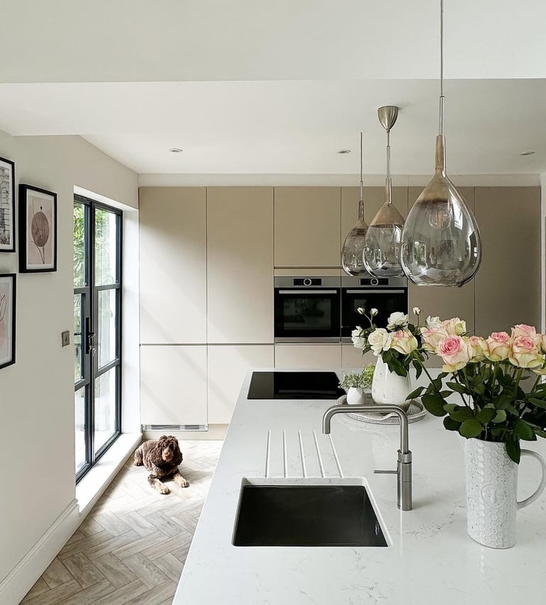 styled-home-studios-chic-modern-villa-gl50-2