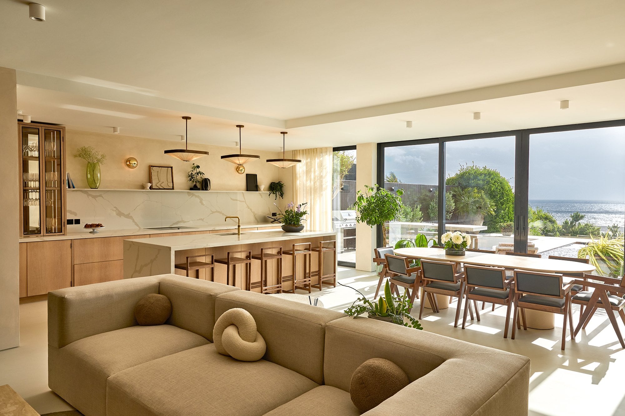 styled-home-studios-cinematic-coastal-chic-bn2-1