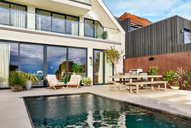 styled-home-studios-cinematic-coastal-chic-bn2-4