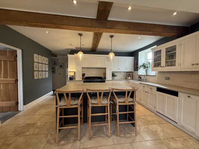 styled-home-studios-family-farmhouse-b93-5