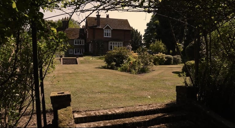 styled-home-studios-grand-galleried-hall-gu8-3