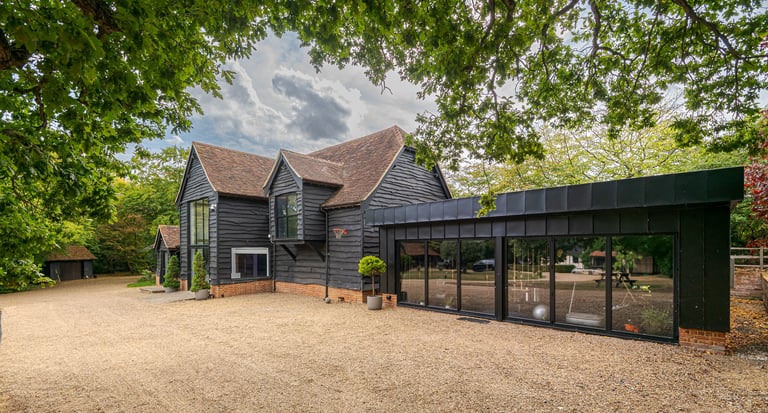 styled-home-studios-lakeside-barn-cm5-2