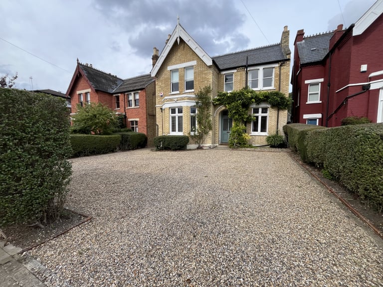 styled-home-studios-london-family-home-sw16-2