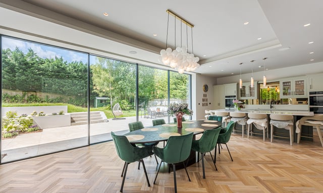 styled-home-studios-modern-georgian-manor-kt22-5