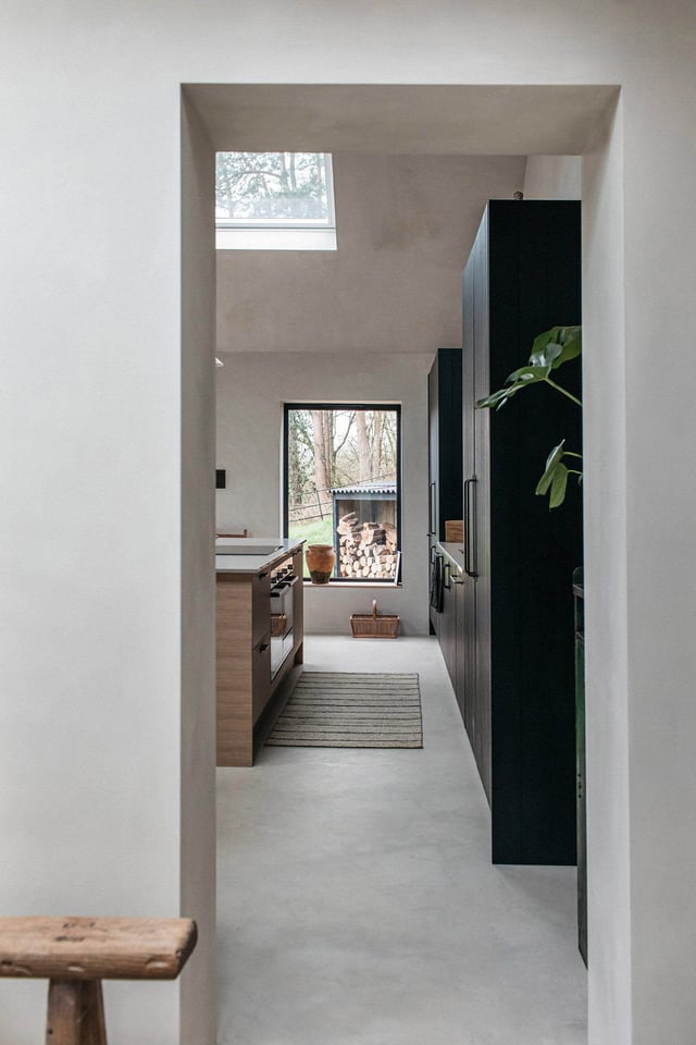 styled-home-studios-black-house-gu5-5.jpg