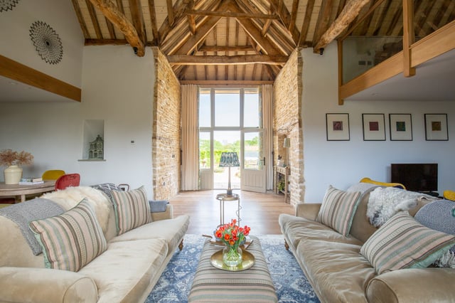 styled-home-studios-very-berry-gl7-3