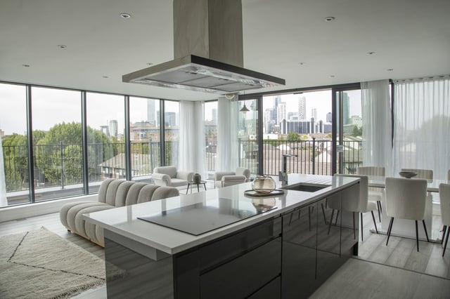 styled-home-studios-stylish-london-penthouse-e14-2