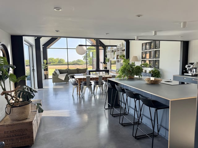 styled-home-studios-timber-and-steel-tn17-4