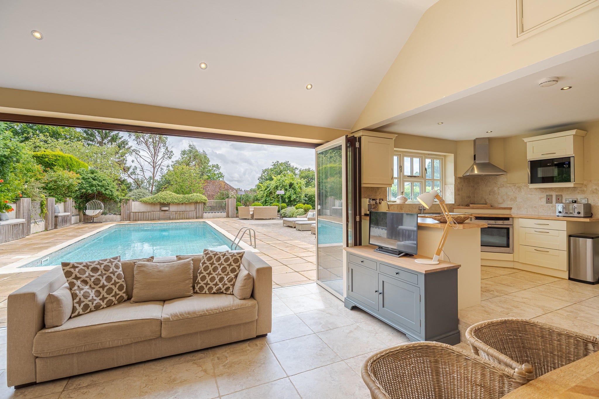 styled-home-studios-versatile-victorian-farmhouse-gu6-1