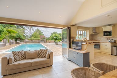 styled-home-studios-versatile-victorian-farmhouse-gu6-1