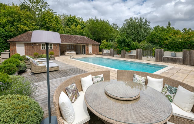 styled-home-studios-versatile-victorian-farmhouse-gu6-4