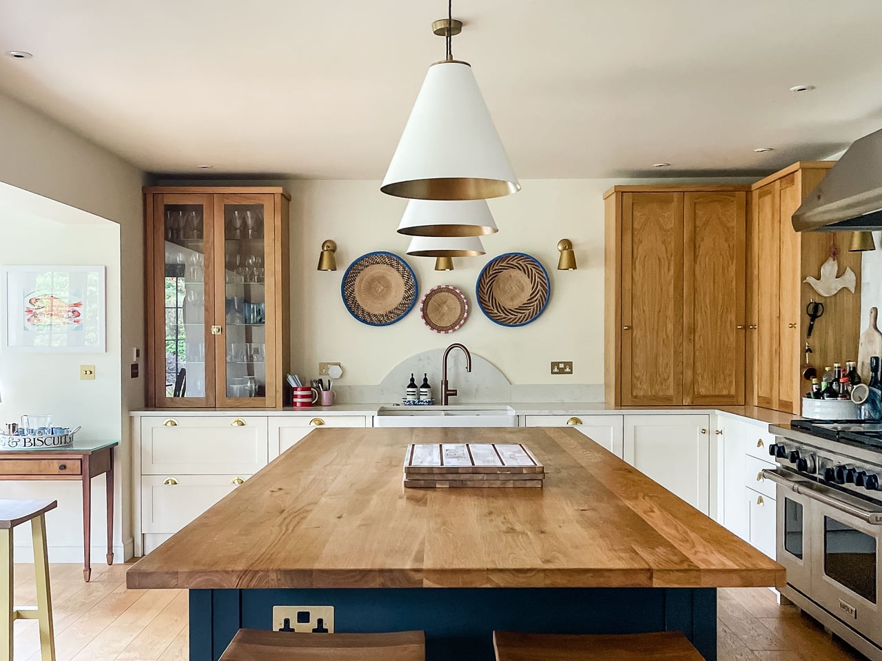 styled-home-studios-warm-and-welcoming-gu5-1