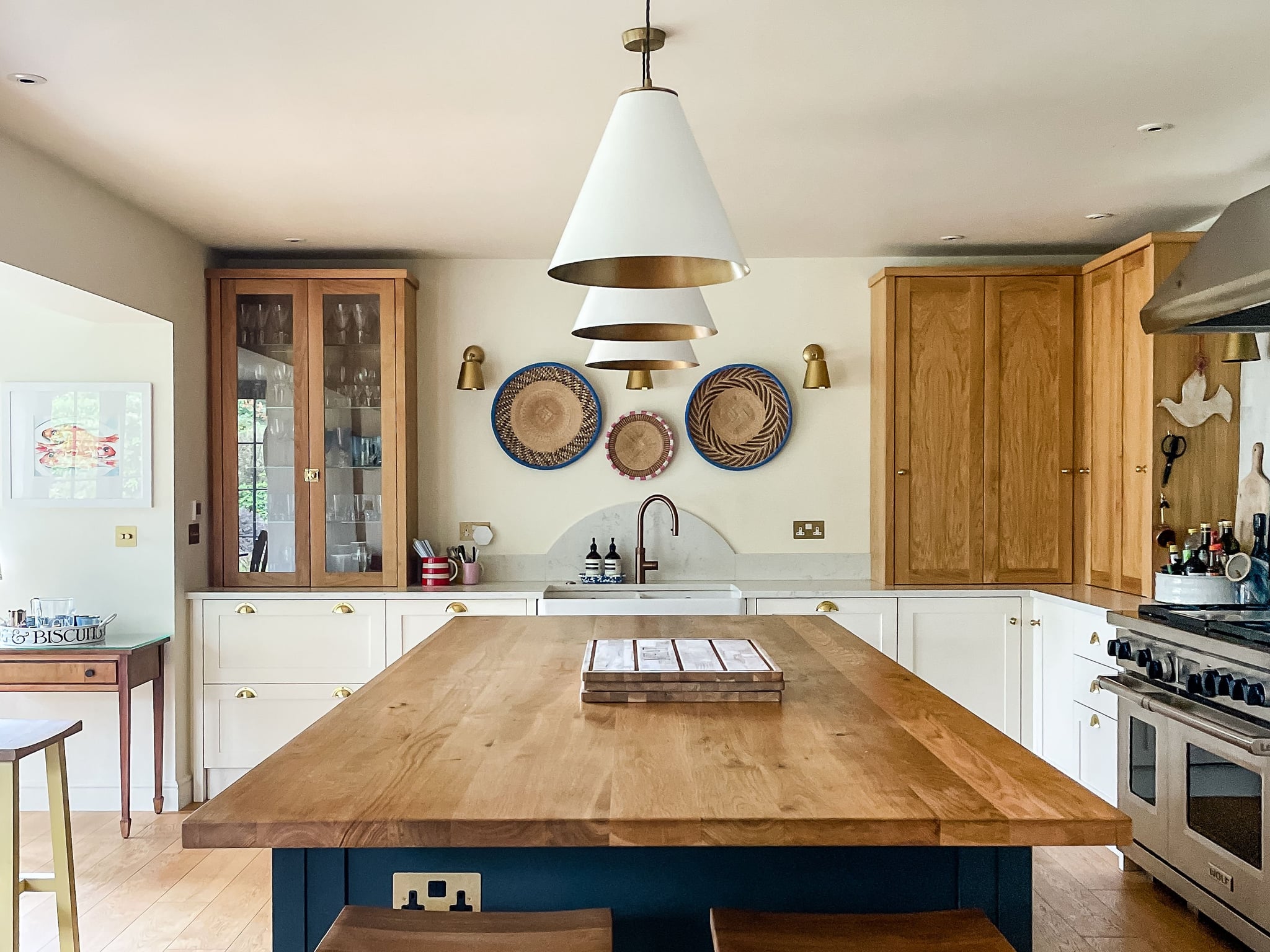 styled-home-studios-warm-and-welcoming-gu5-1