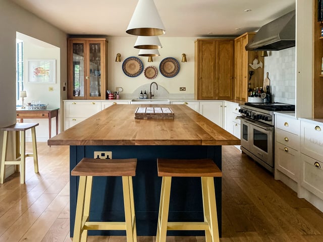 styled-home-studios-warm-and-welcoming-gu5-2