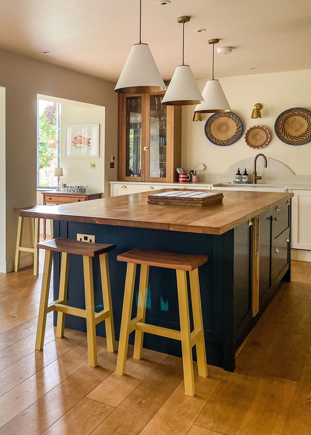 styled-home-studios-warm-and-welcoming-gu5-4