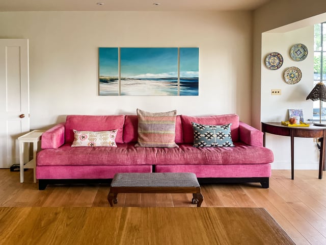 styled-home-studios-warm-and-welcoming-gu5-5