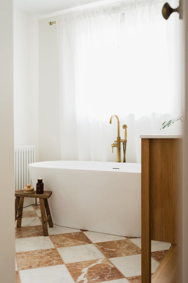 styled-home-studios-west-bank-house-de22-13