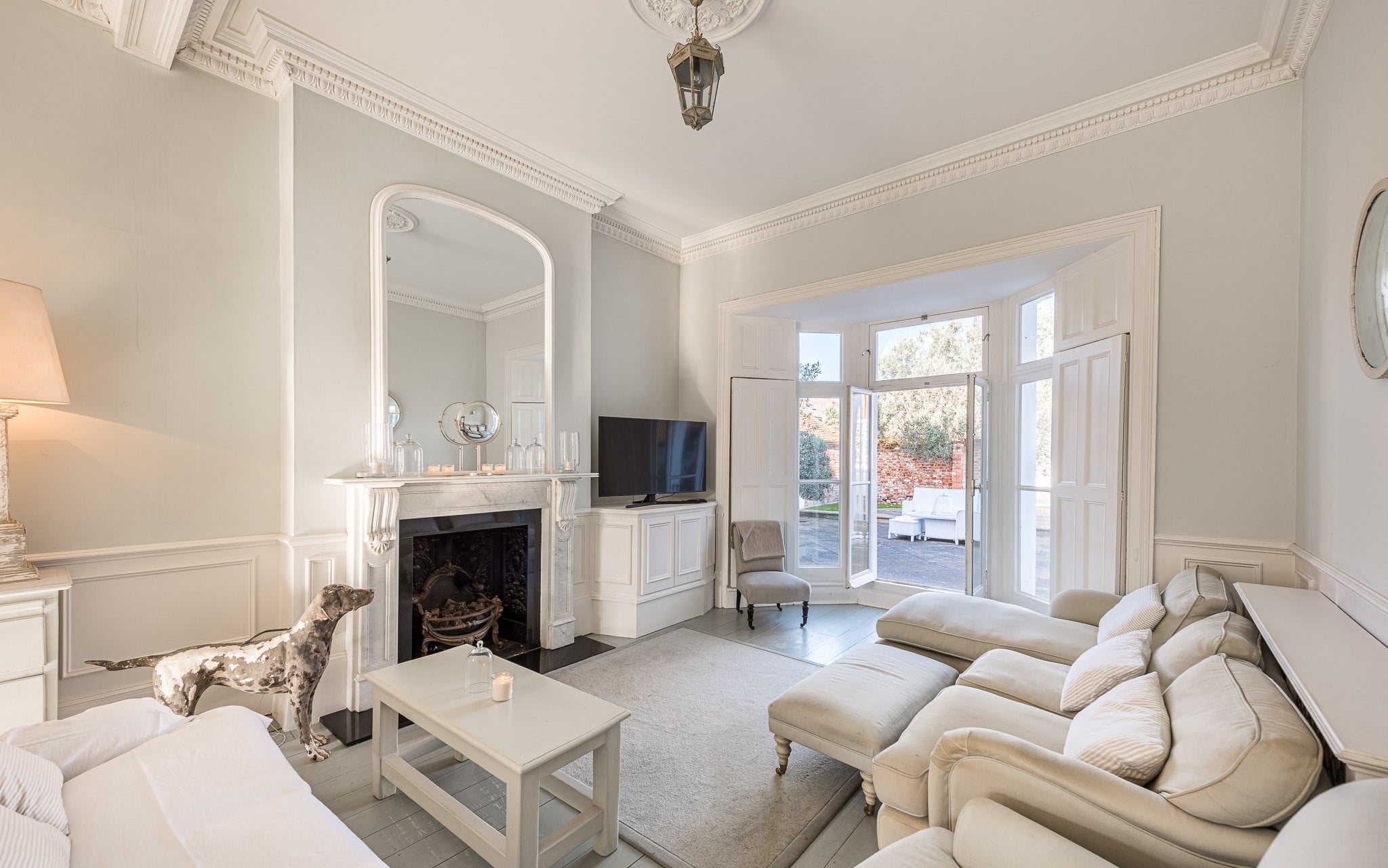 styled-home-studios-white-and-bright-tw17-1